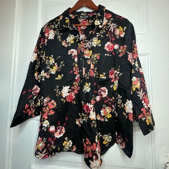 NY&Co Floral 3/4 Sleeve Button & Sleeve Blouse - Picture 2 of 8